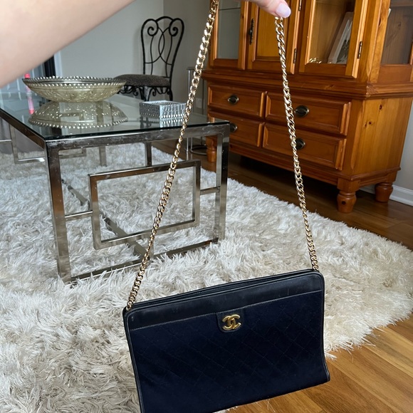 Chanel Clutch - Picture 4 of 10